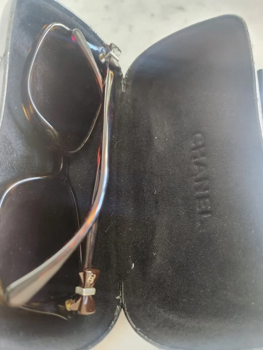 Chanel Tortoise shell Women’s Sunglasses Gold CC Logo w Chanel Case & Dust cloth